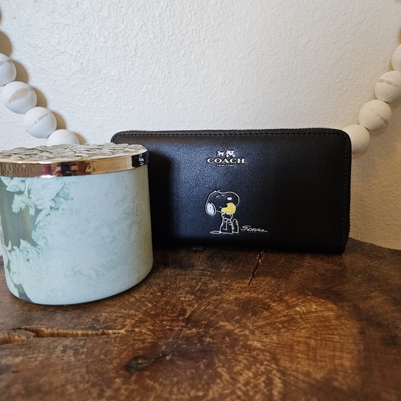 COACH Peanuts Snoopy Black Leather Accordion Zip Wallet Limited Edition NWT - Picture 5 of 13